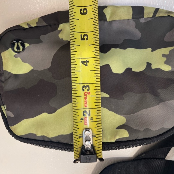 Lululemon everyday belt bag crossbody new without tags. - Picture 5 of 6